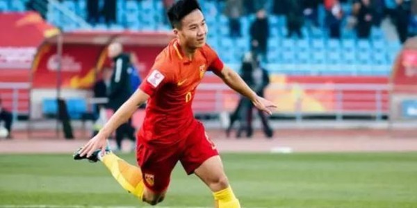  蓝鹰中场悍将转会英超倒计时  