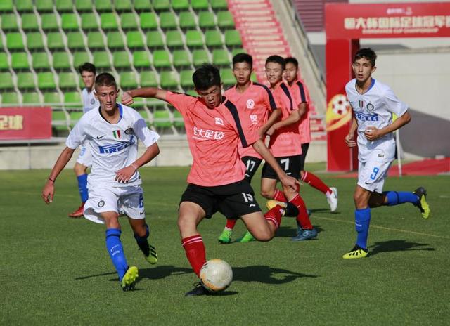  巴黎青训小将首秀即造点球  